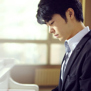 妹妹帮我用脚射
